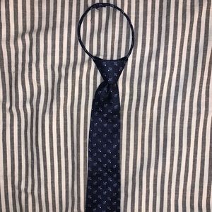 Children’s stain-proof zip up tie